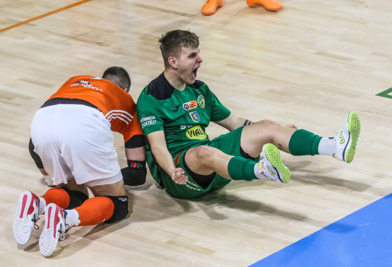 Rozhovor s jedným z kľúčových hráčov Futsal Team Levice, Szabolcsom Jakubíkom. Szabi je dlhoročným členom nášho klubu, kde začal svoju kariéru už vo veku štrnástich rokov.